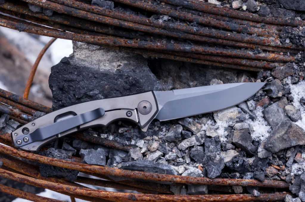 Titainium Rut Titanium Good for Knives? Rust vs. Edge Retention Guide - HonTitan