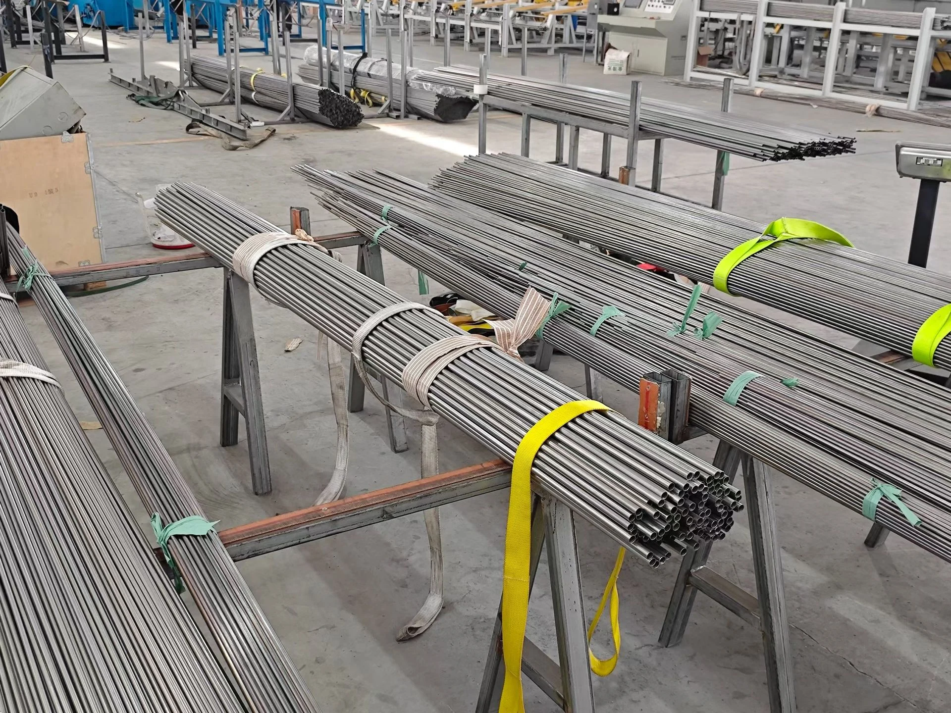 Top 7 Factors to Consider When Choosing a Reliable Titanium Tube Manufacturer 8 Cross-section view of various titanium tube diameters and wall thicknesses available in Grade 2 and Grade 5.