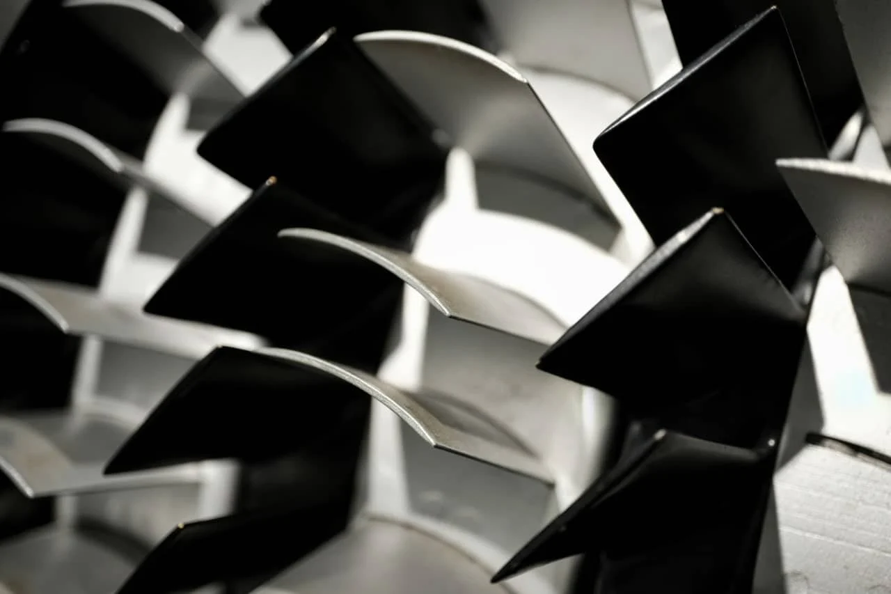 チタンとプラチナの特性、重量、工業用途 3 ジェットエンジンブレード