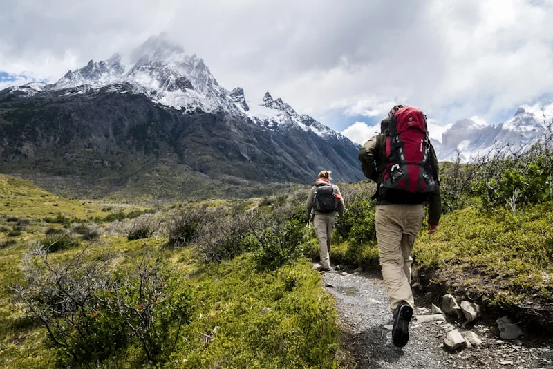 Titanium Water Bottle Pros and Cons in 2026: I Tested 5 Brands to See If They’re Worth the Price 2 Hiker carrying lightweight titanium water bottle on trail - Appalachian Trail