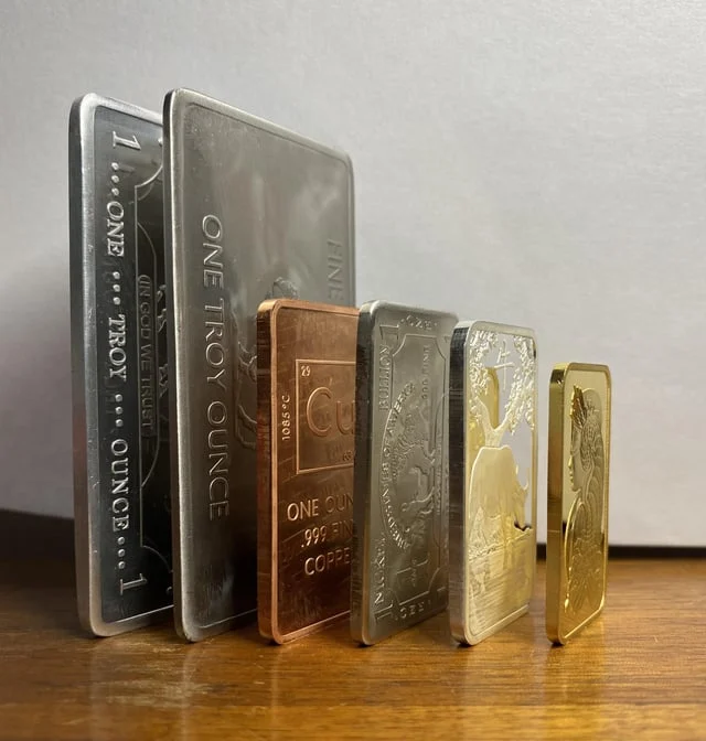 Titanium Thermal Conductivity: Why It's Low and When That Matters 2 Comparison of pure metals showing titanium, copper, aluminum, and other metals side by side - illustrating the visual differences between engineering metals