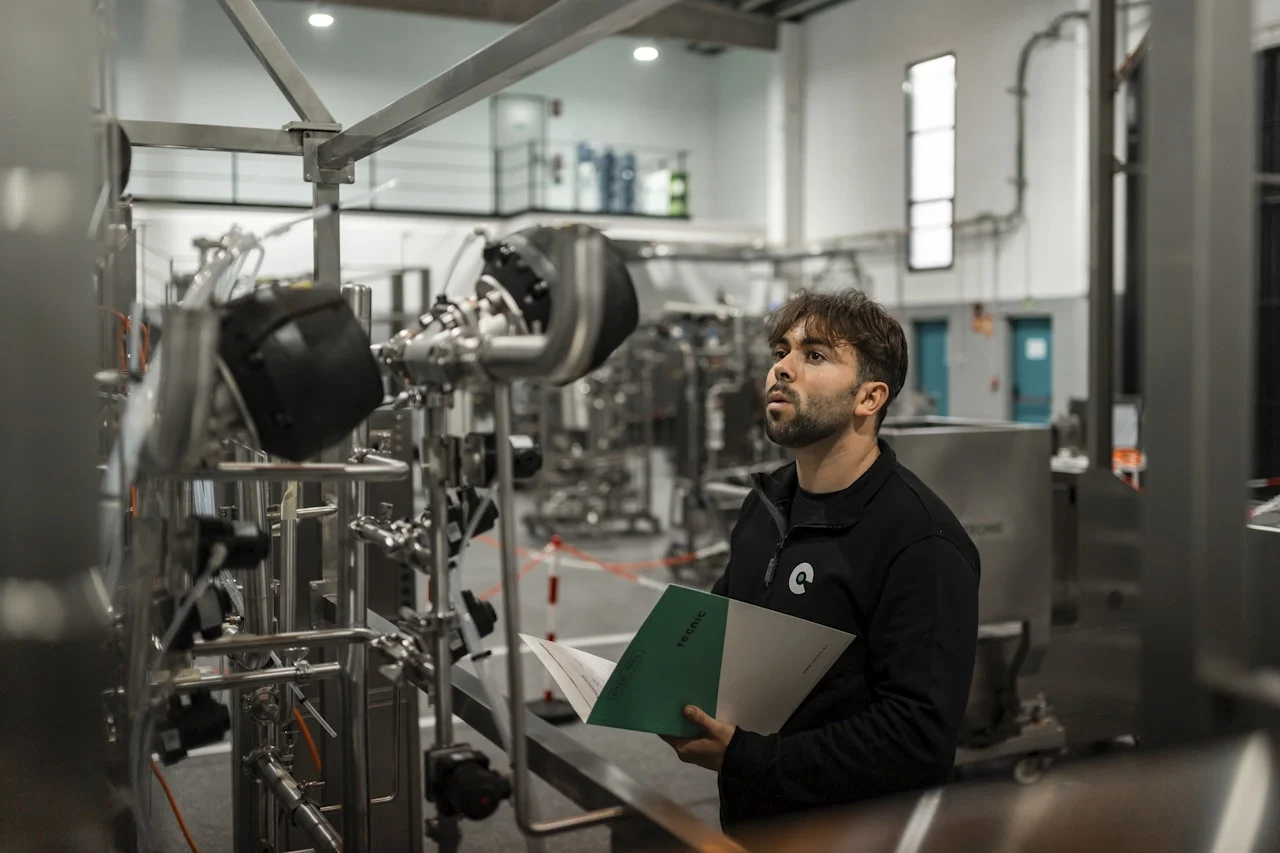 How to Buy Titanium from China: The Supplier Selection Checklist Procurement Teams Actually Use 4 XRF portable analyzer positive material identification PMI testing titanium bar at factory inspection - quality verification