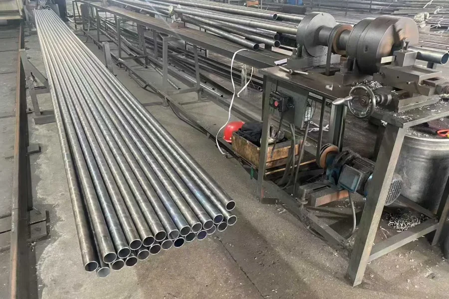 微信图片_20260114100734_1066_46 Polished titanium bar inventory and export wooden crate packaging process in HonTitan modern warehouse